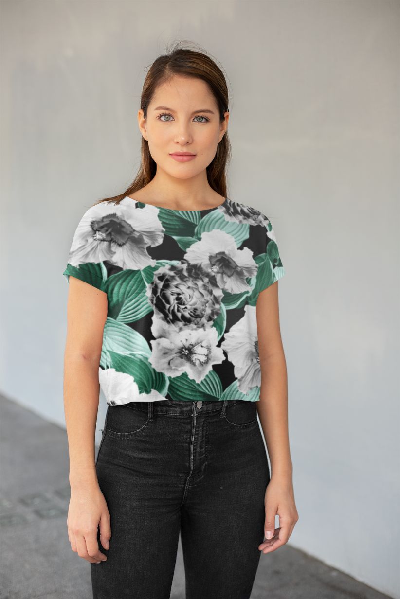 BLACK AND WHITE FLORAL GARDEN GLAMOR All-Over Print Crop Tee